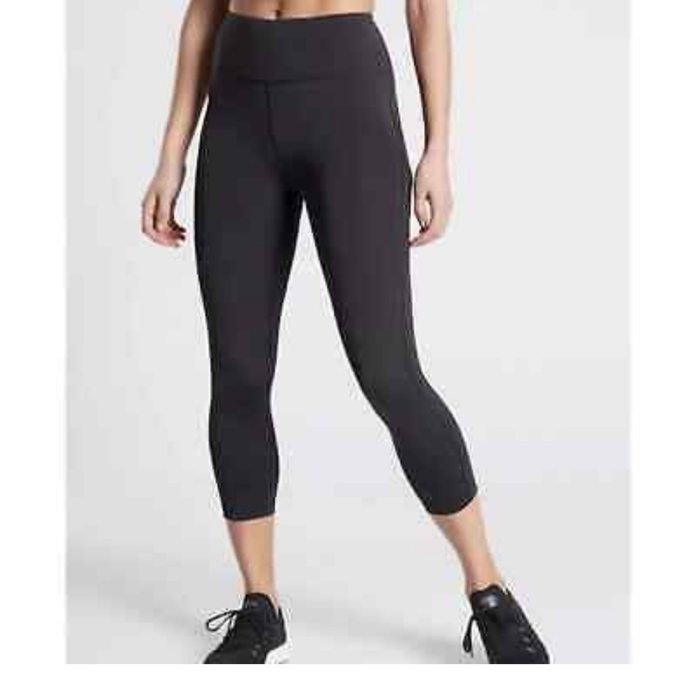 Athleta Ultimate Stash Pocket Capri Size M